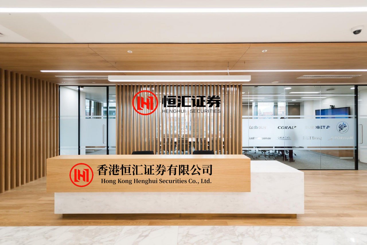 股巢配资 限定1张！梅西给亚马尔洗澡的照片，被做成了球星卡...